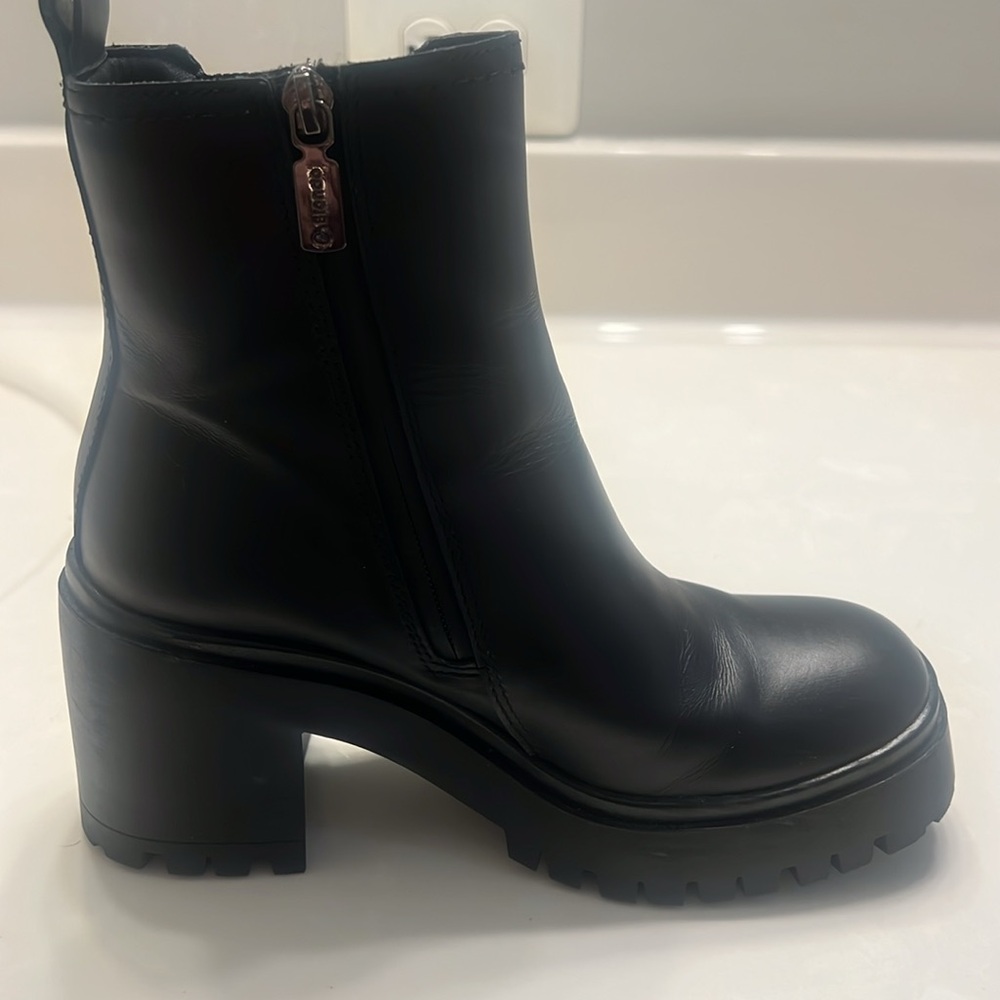 Blondo waterproof black Chelsea boot- 5.5